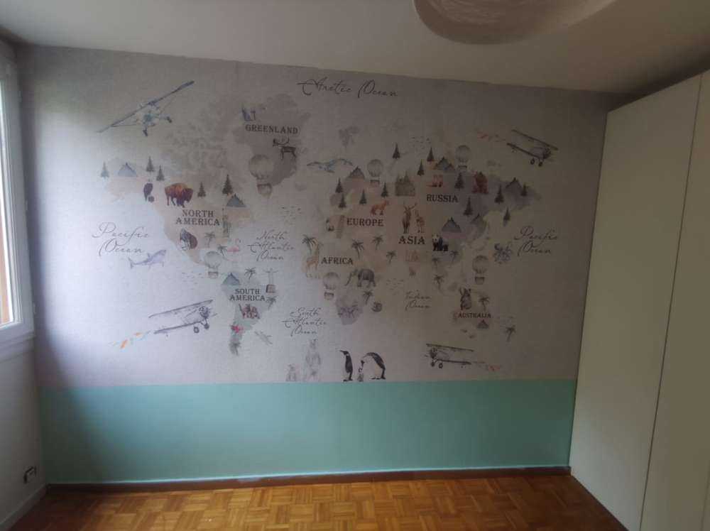 Carte du monde avec différents animaux