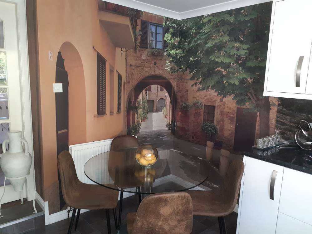 Belle rue à arcades