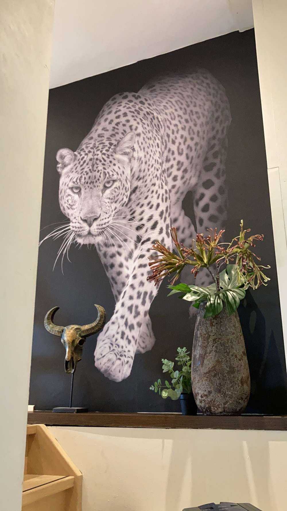 Léopard sur fond noir