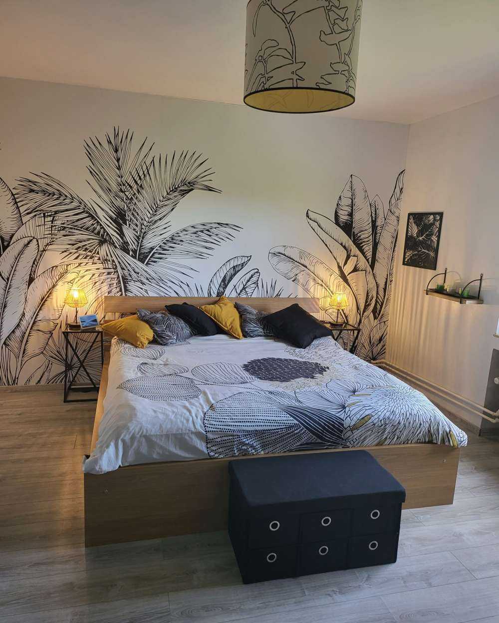 Palmiers et feuilles de bananier