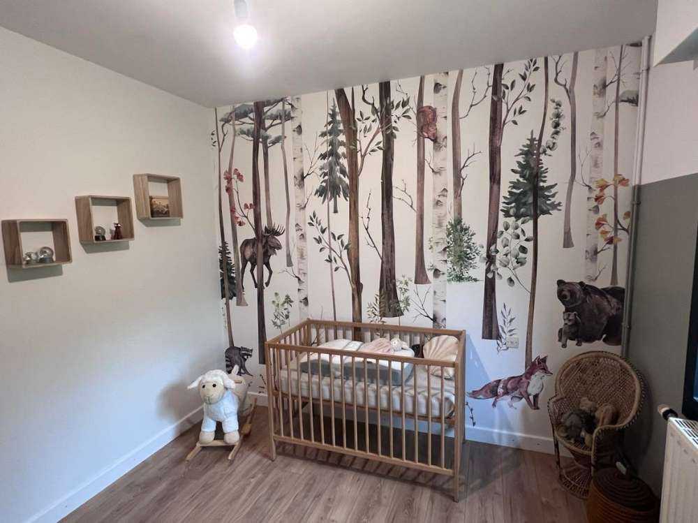 Forêt dessinée avec des animaux d'automne