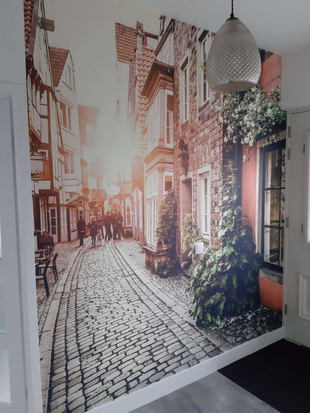 Coucher de soleil dans une vieille rue