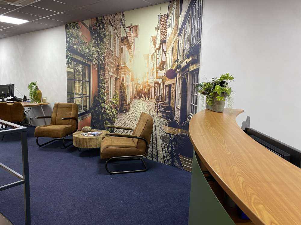 Coucher de soleil dans une vieille rue