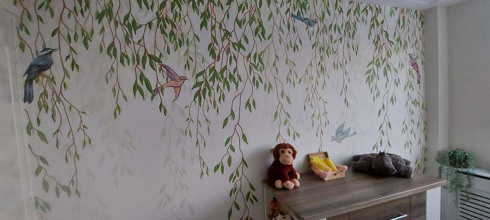 Branches et oiseaux suspendus