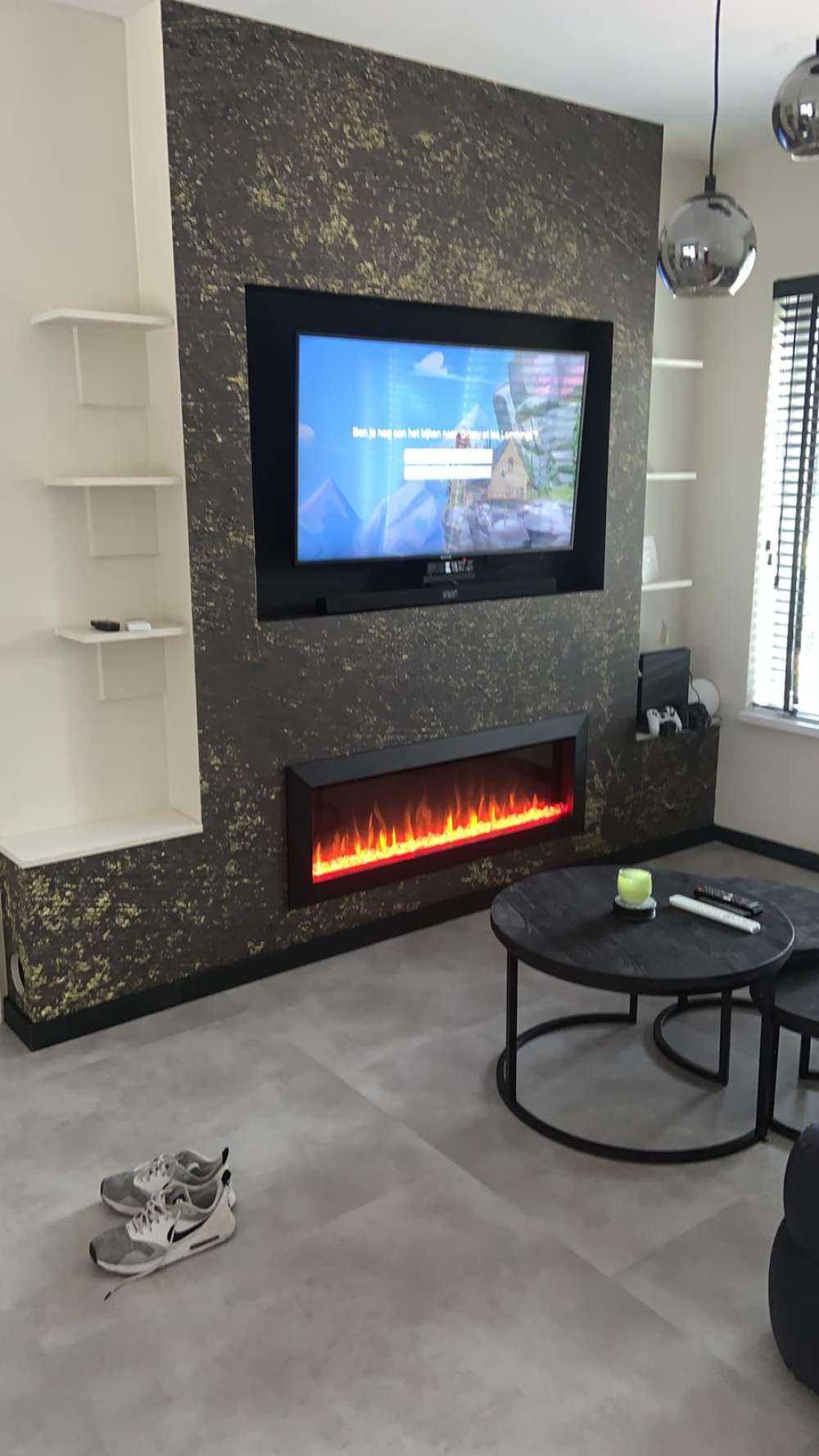 Une structure dorée et rayonnante