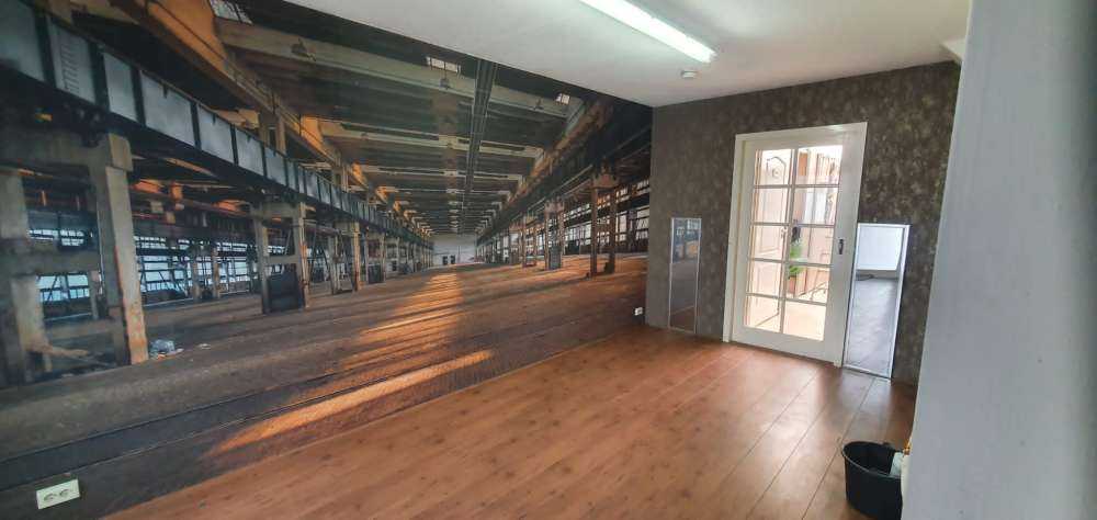 Vieux garage abandonné