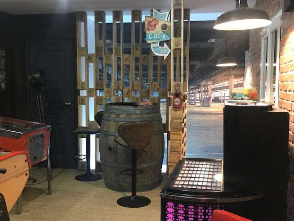 Vieux garage abandonné