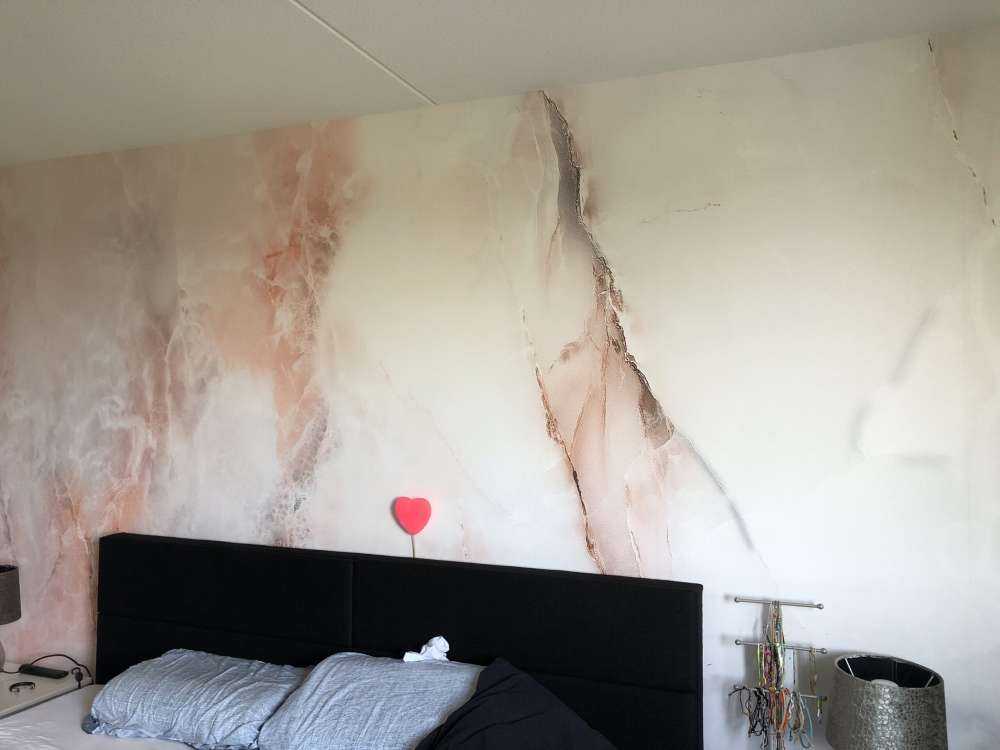 Marbre avec une teinte rose