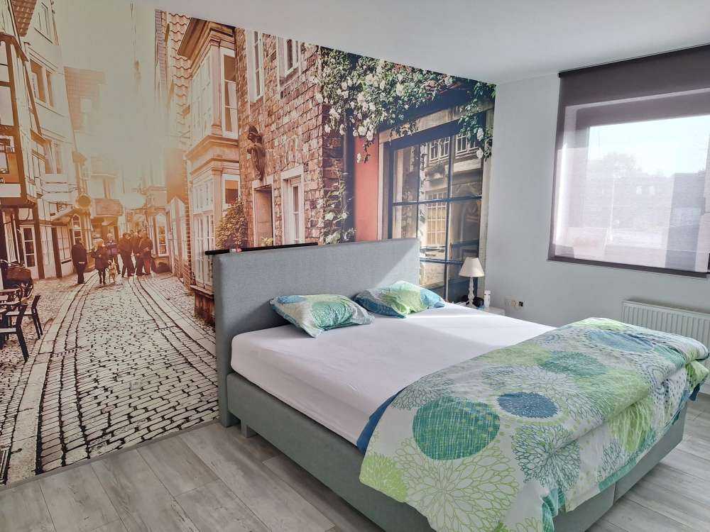 Coucher de soleil dans une vieille rue