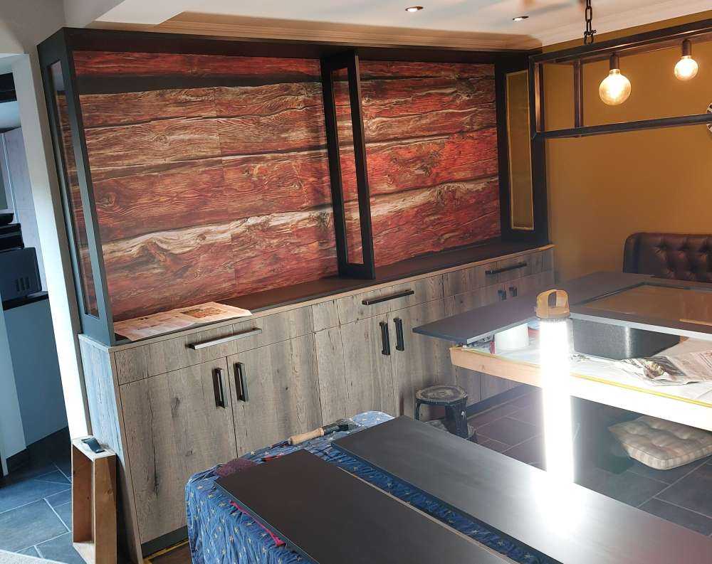 Planches de bois brut