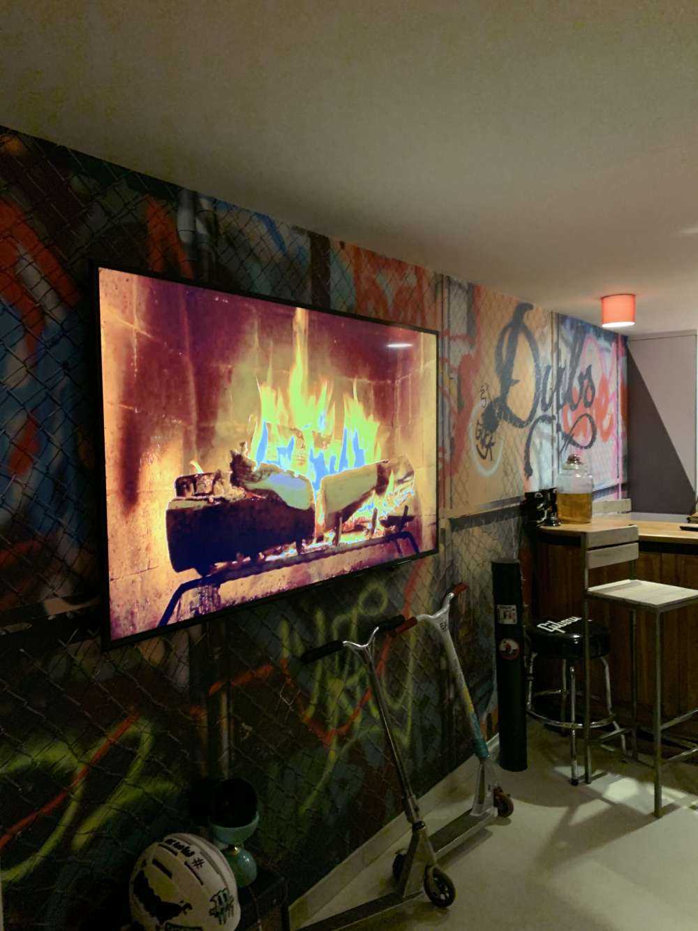 Graffitis sur les portes en acier