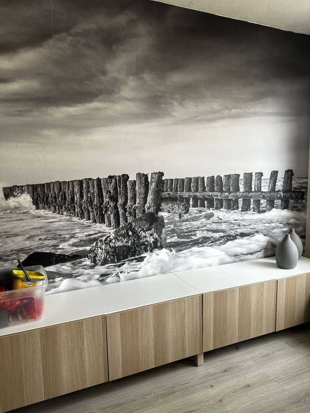 Mer écumeuse en noir et blanc