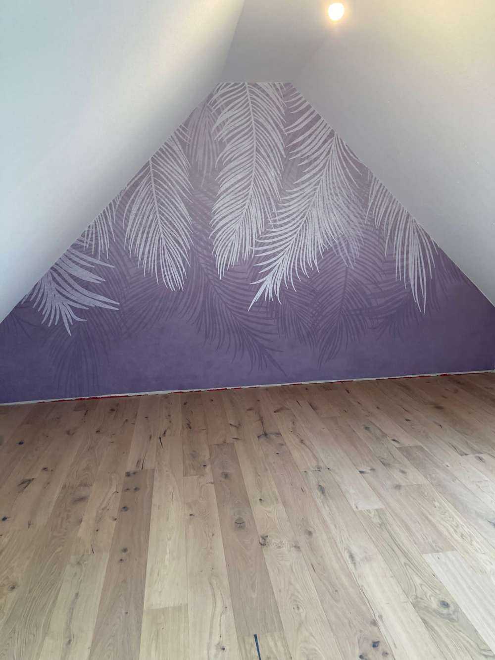 Feuilles de palmier sur un mur en béton