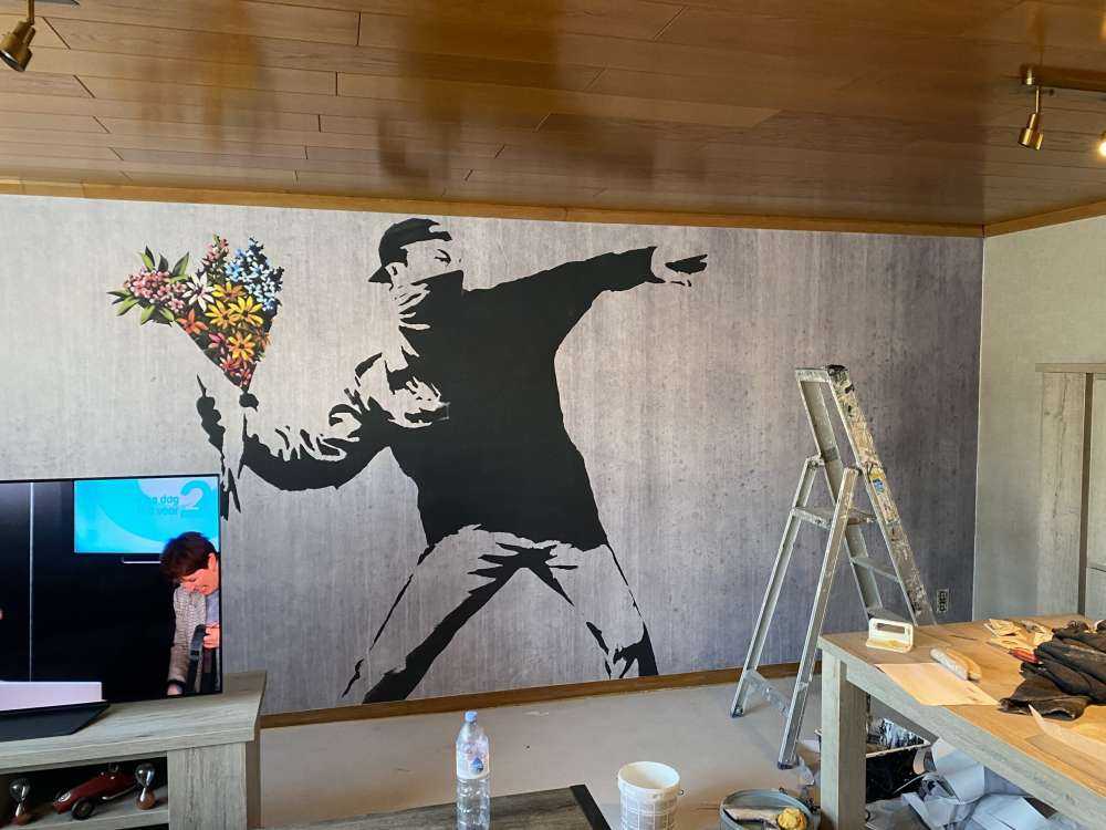 Banksy - Flower thrower, grey concrete