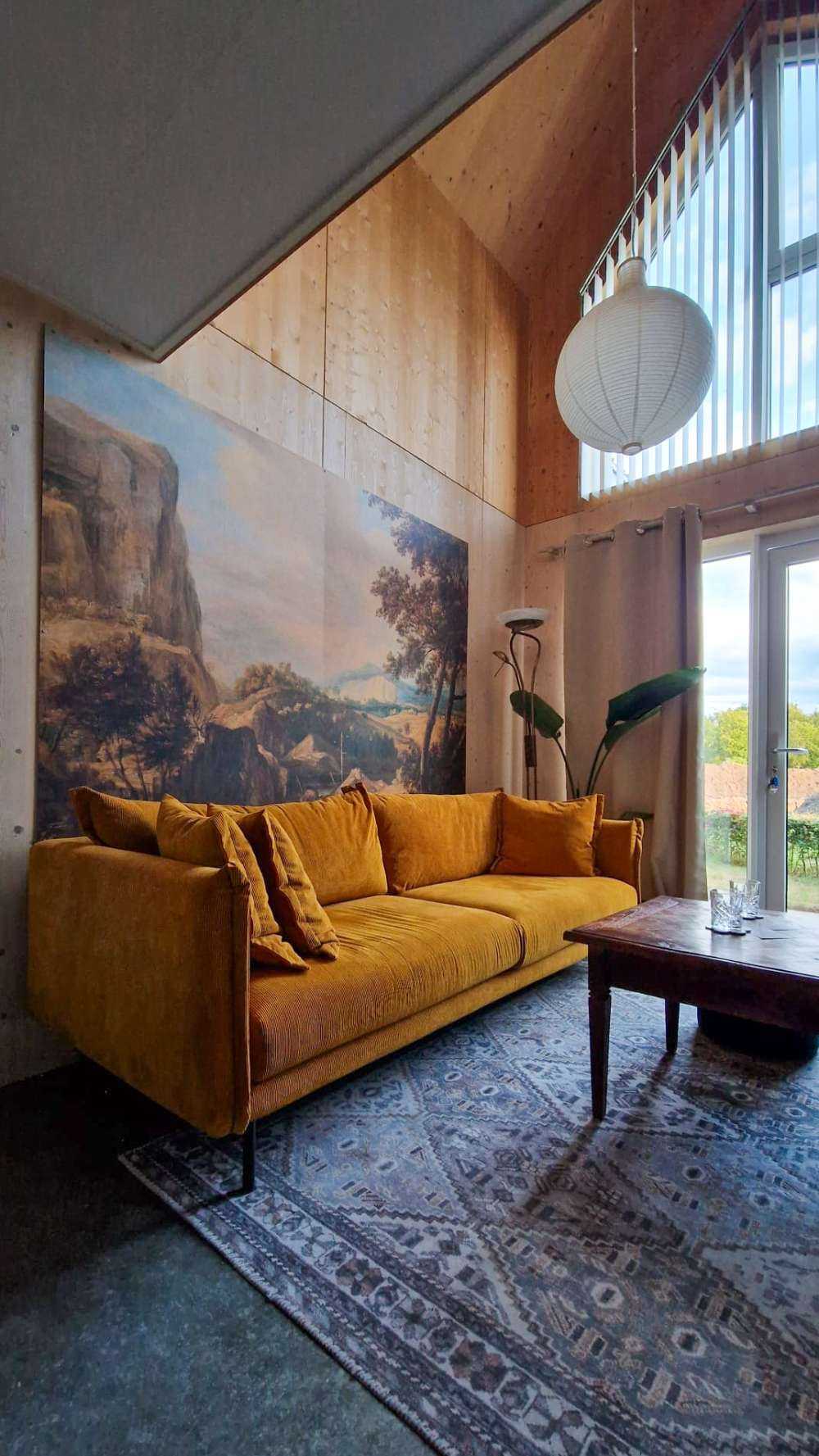 Paysage montagneux avec pêcheur