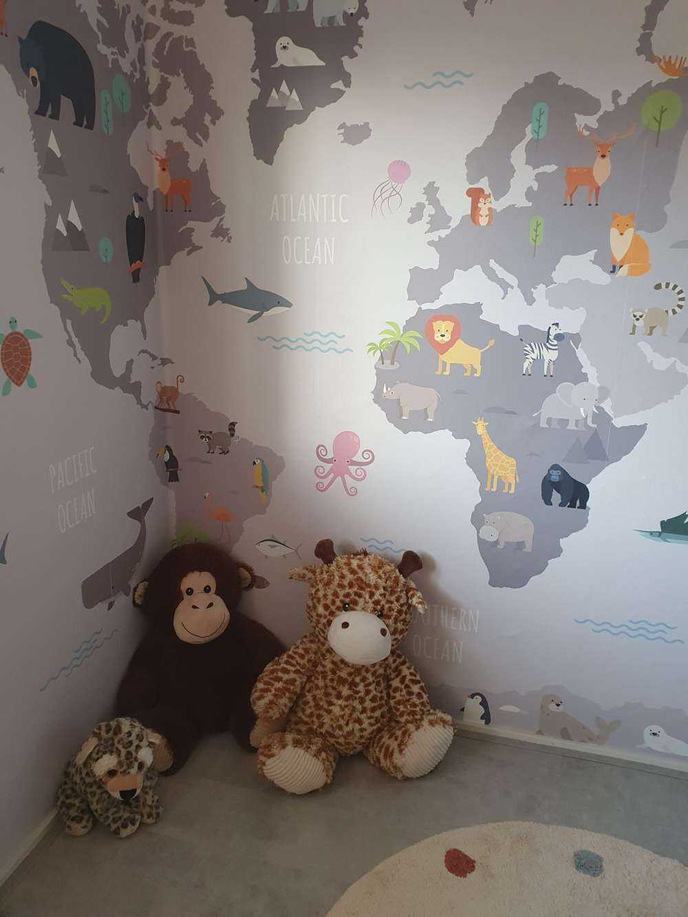 Carte du monde avec des animaux sauvages