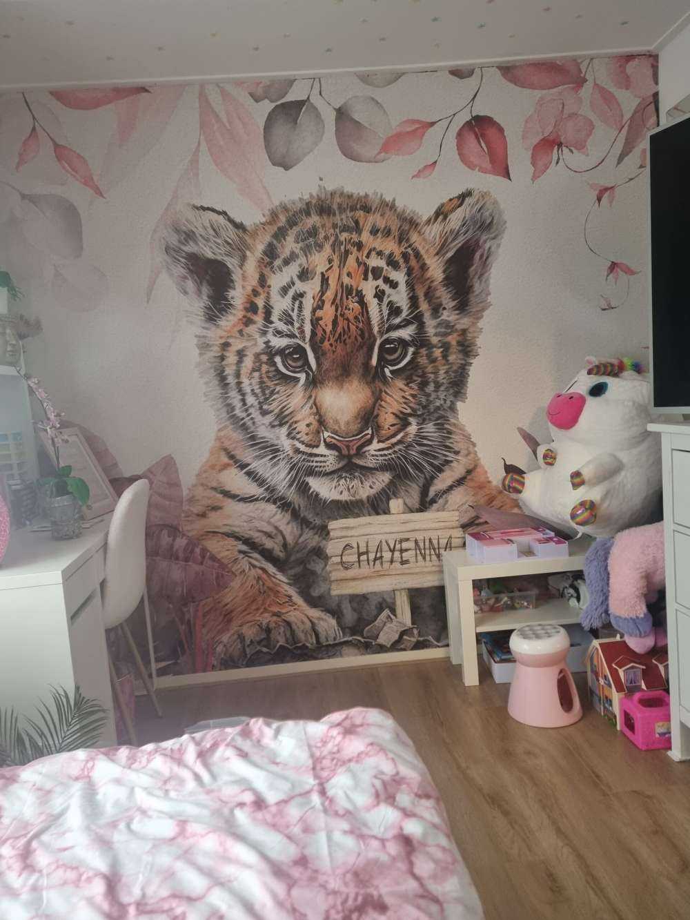 Bébé Tigre dans la jungle rose