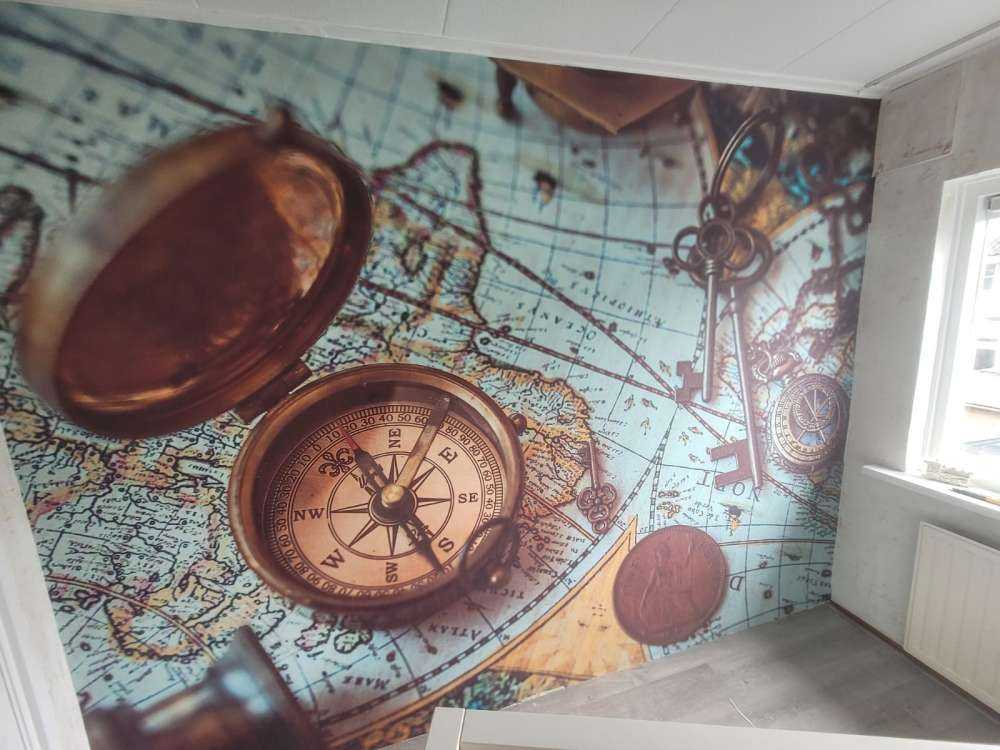 Vieille carte du monde avec boussole