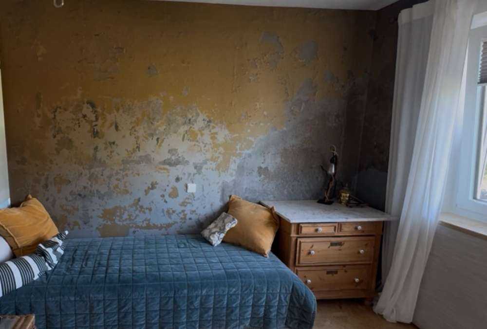 Mur jauni par les intempéries