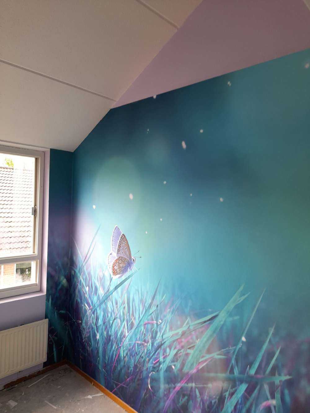 Papillon dans la rosée du matin