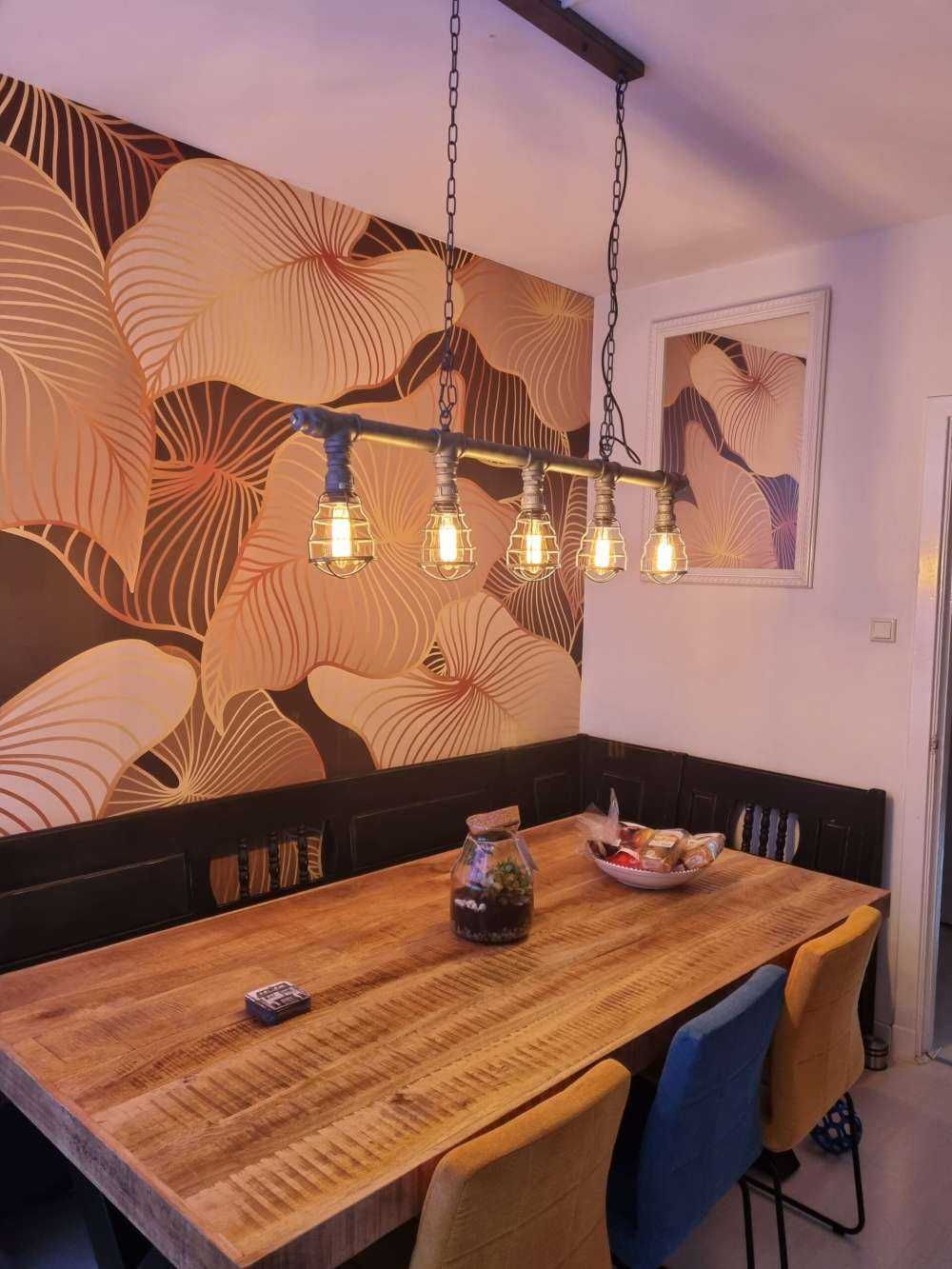 Feuilles tropicales brunes