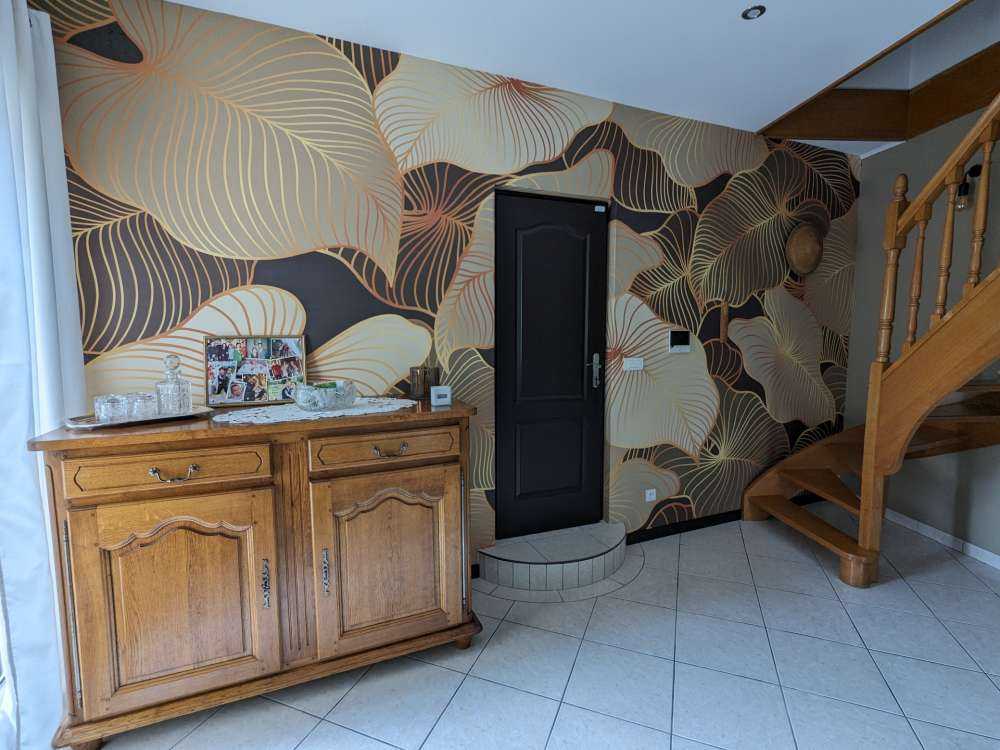 Feuilles tropicales brunes