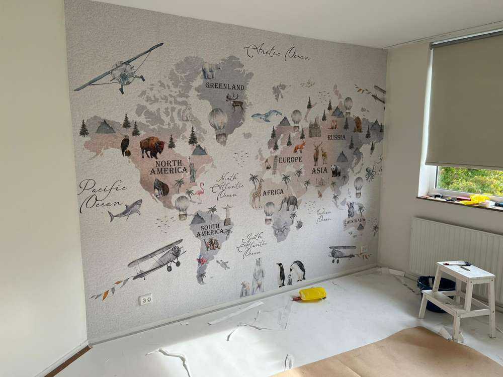 Carte du monde avec différents animaux