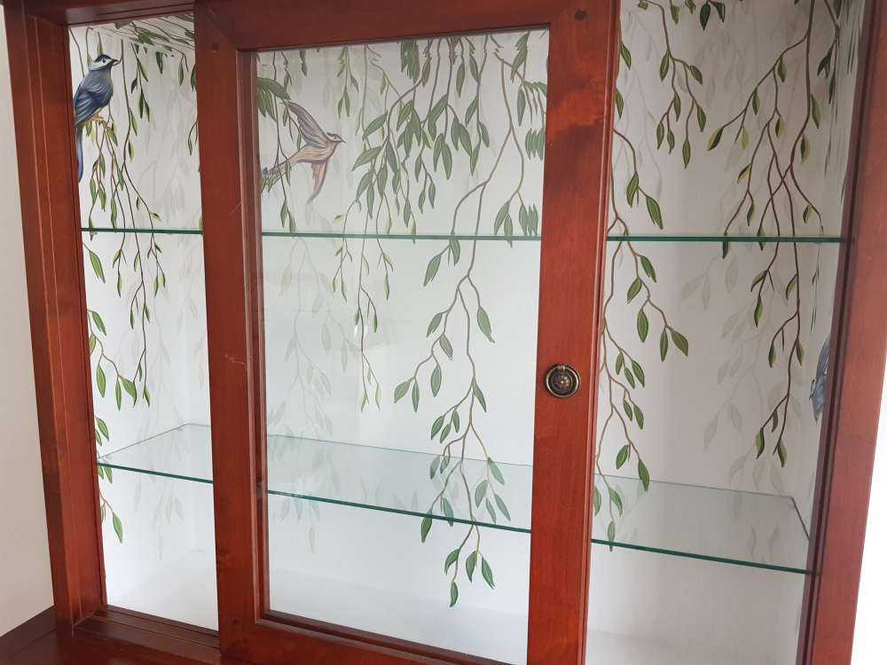 Branches et oiseaux suspendus