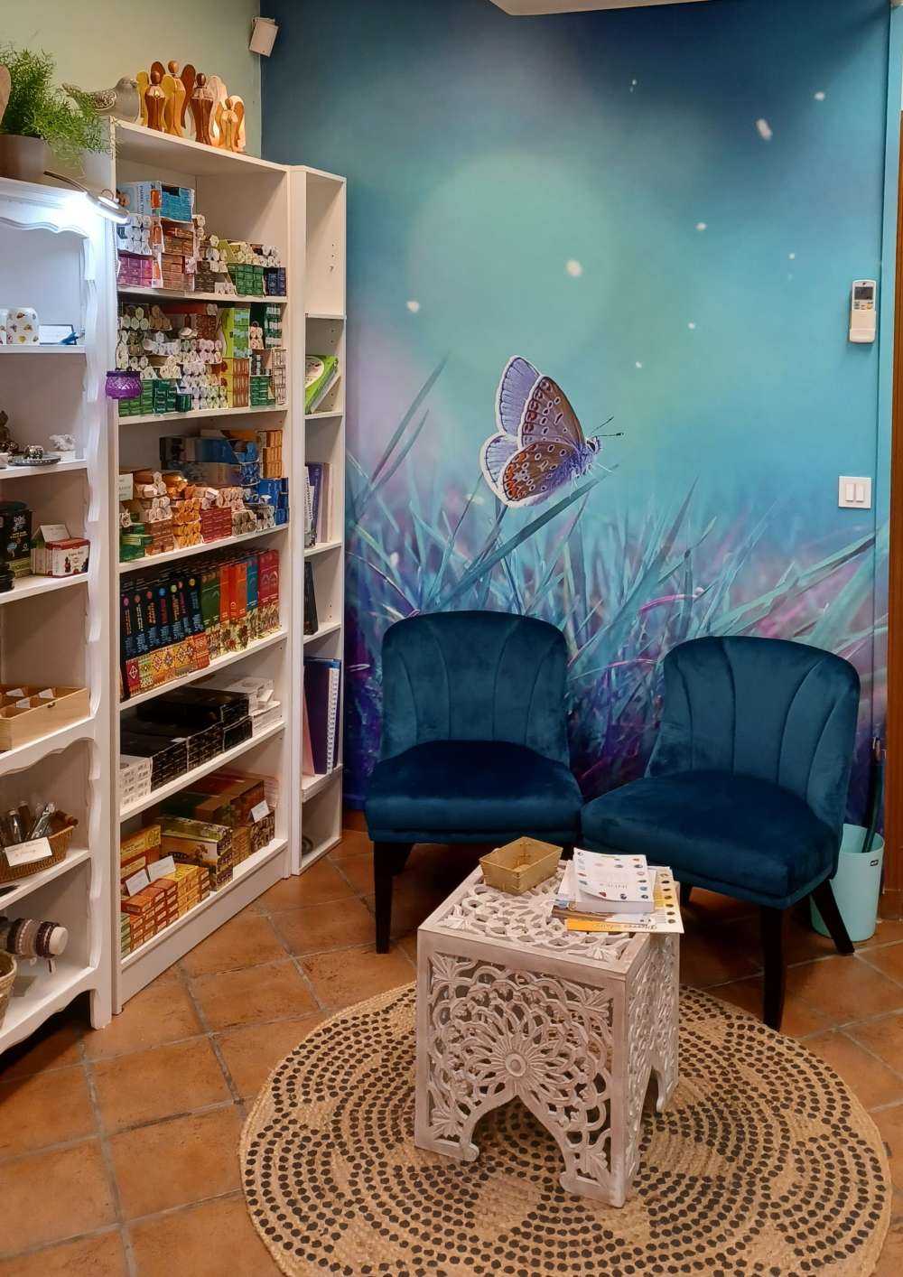 Papillon dans la rosée du matin