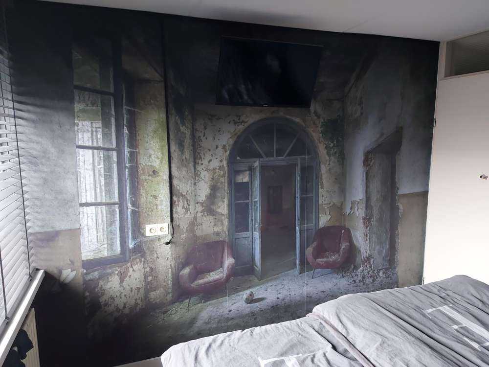 Couloir dans une maison abandonnée