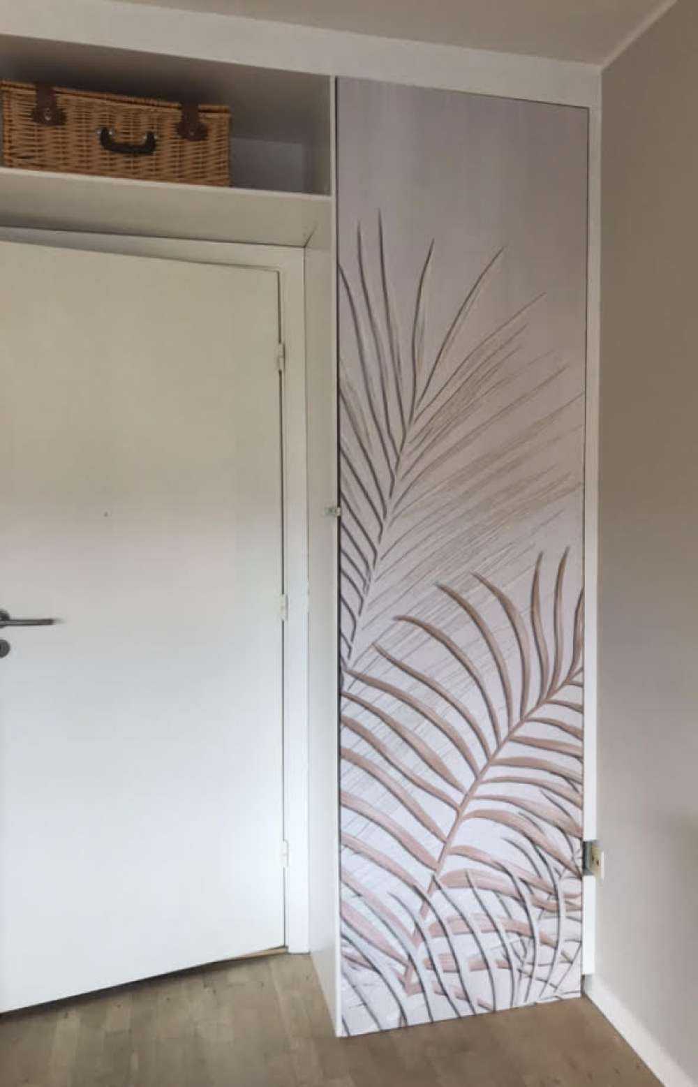 Feuilles de palmier de couleur rosé