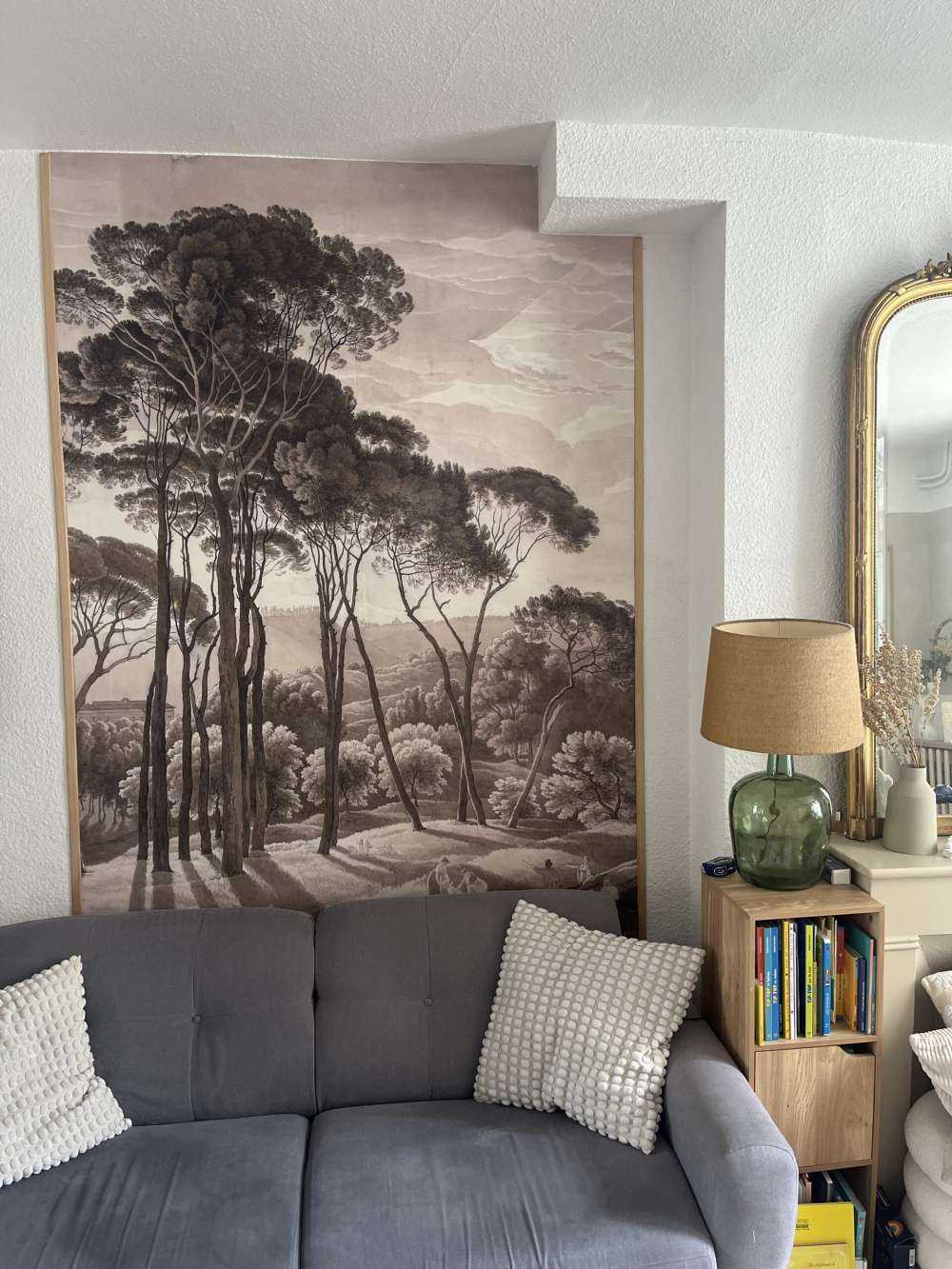 Paysage forestier près de Rome avec le soleil couchant