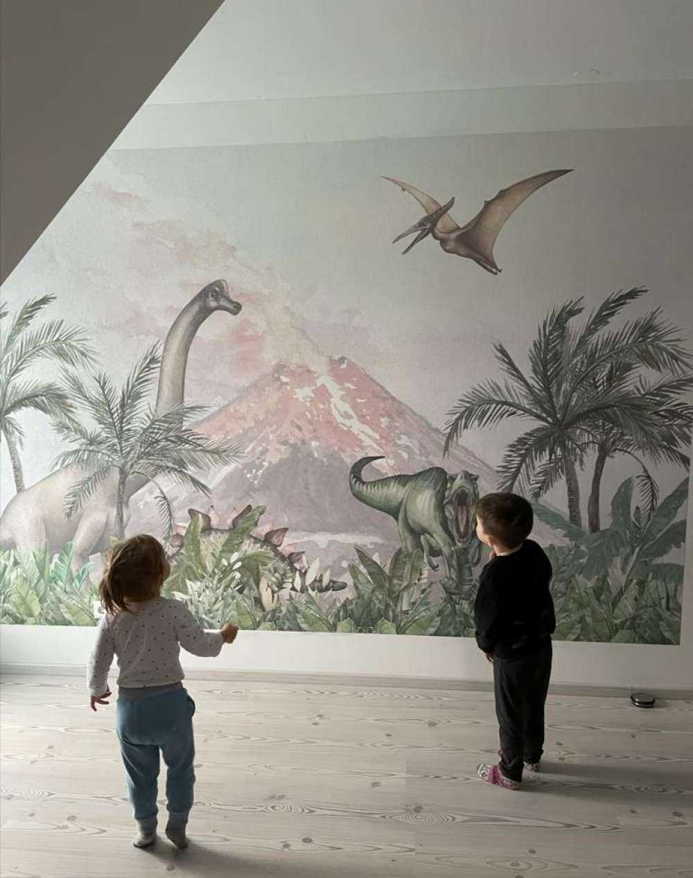 Dinos près d'un volcan