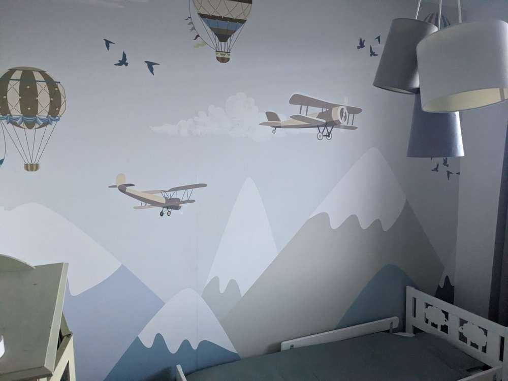 Montagnes avec montgolfières