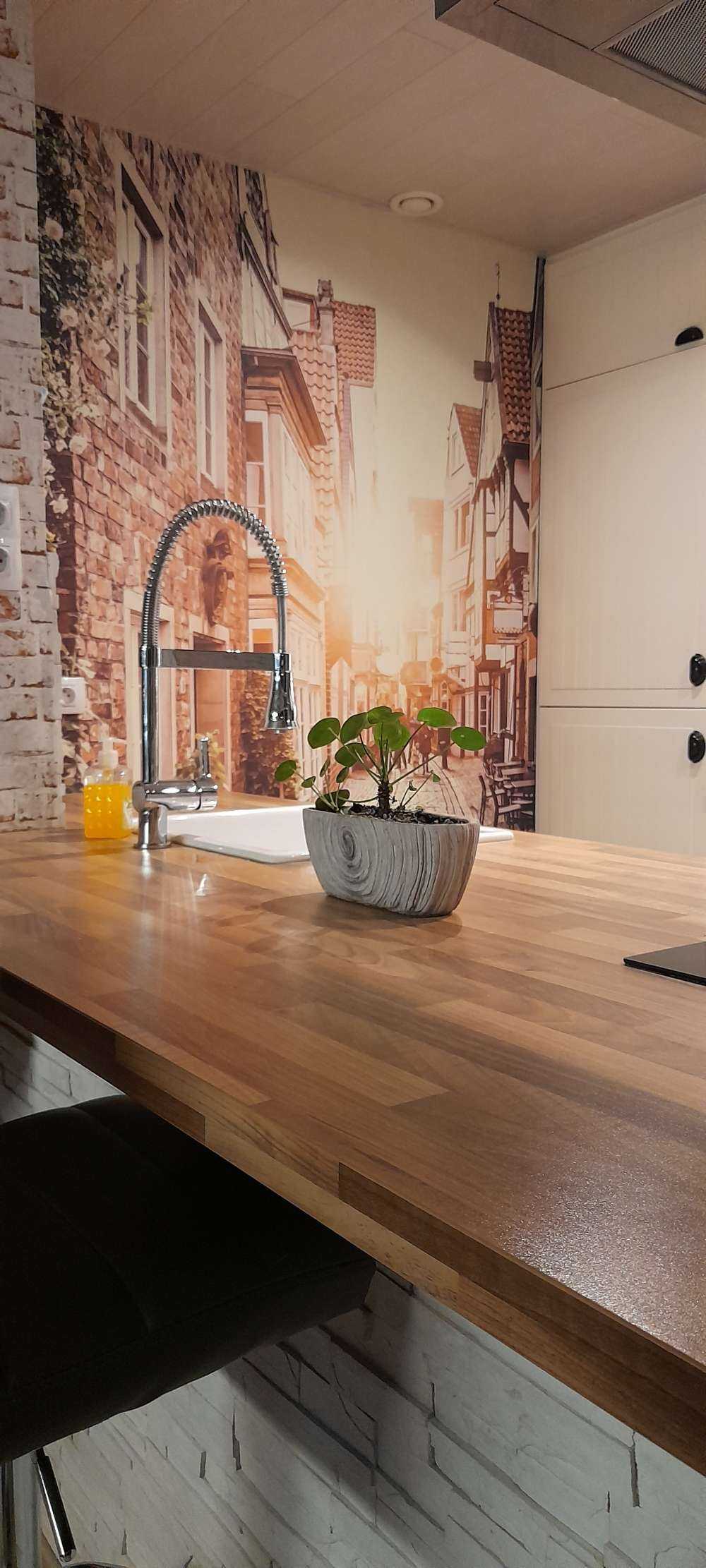 Coucher de soleil dans une vieille rue