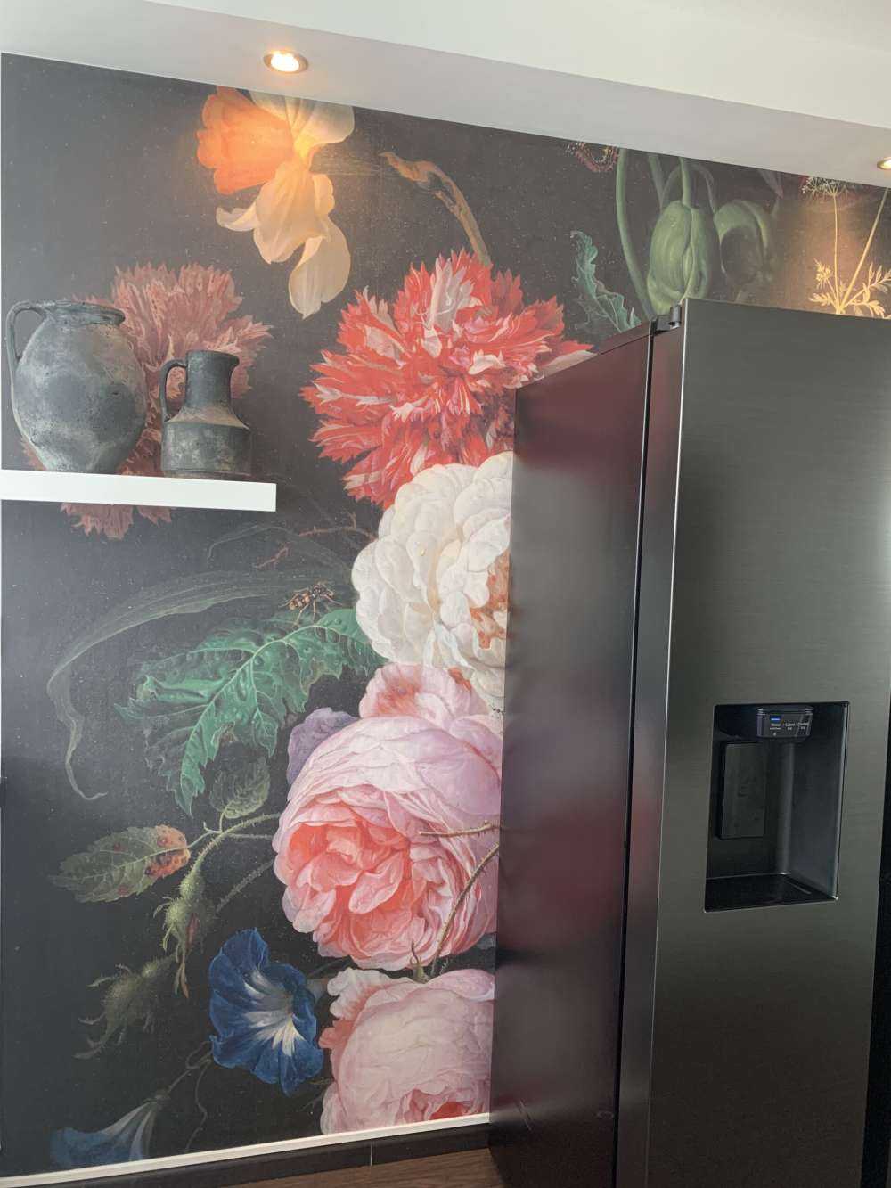 Nature morte aux fleurs dans un vase en verre