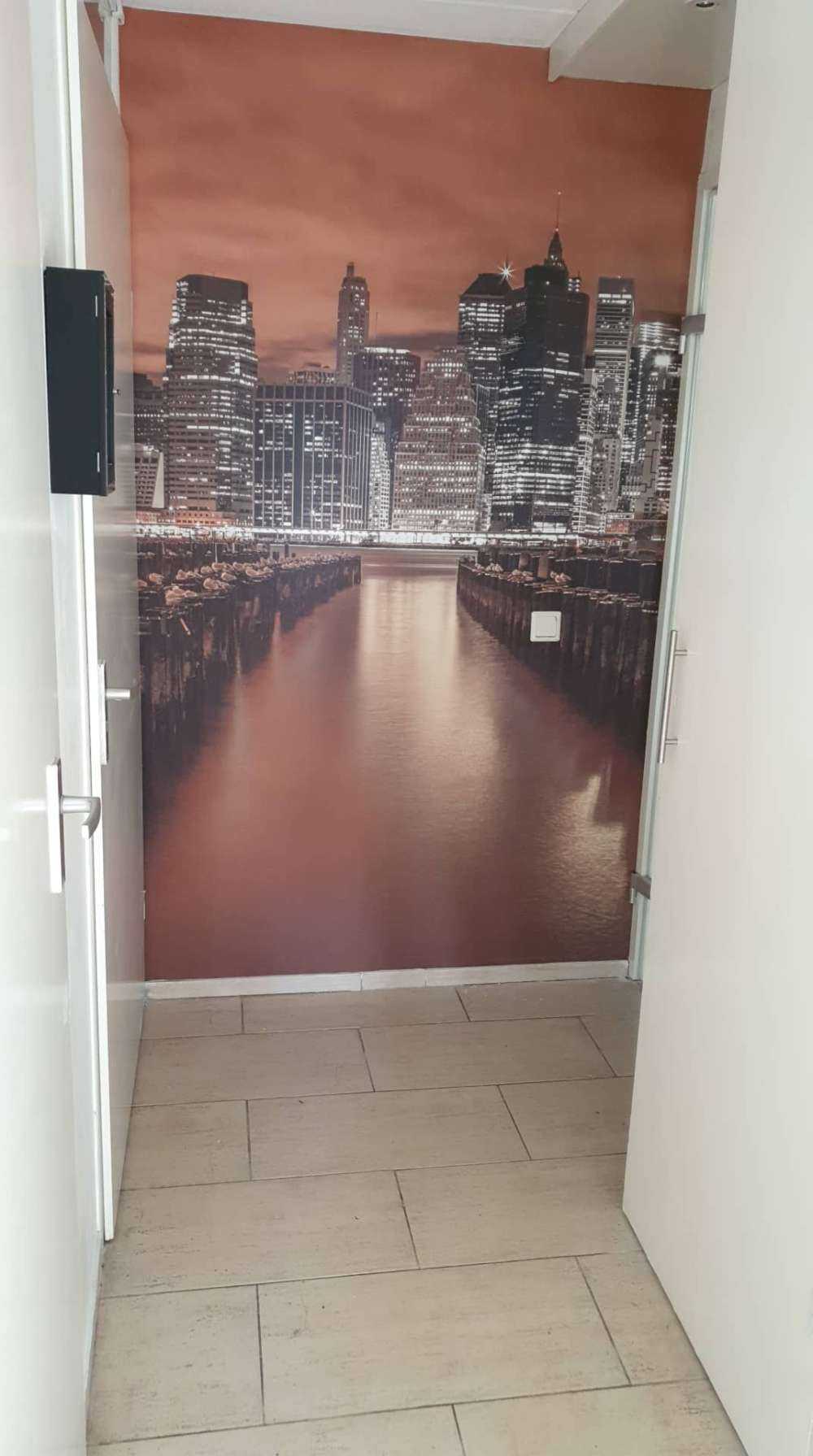 Skyline de Manhattan avec des brise-lames