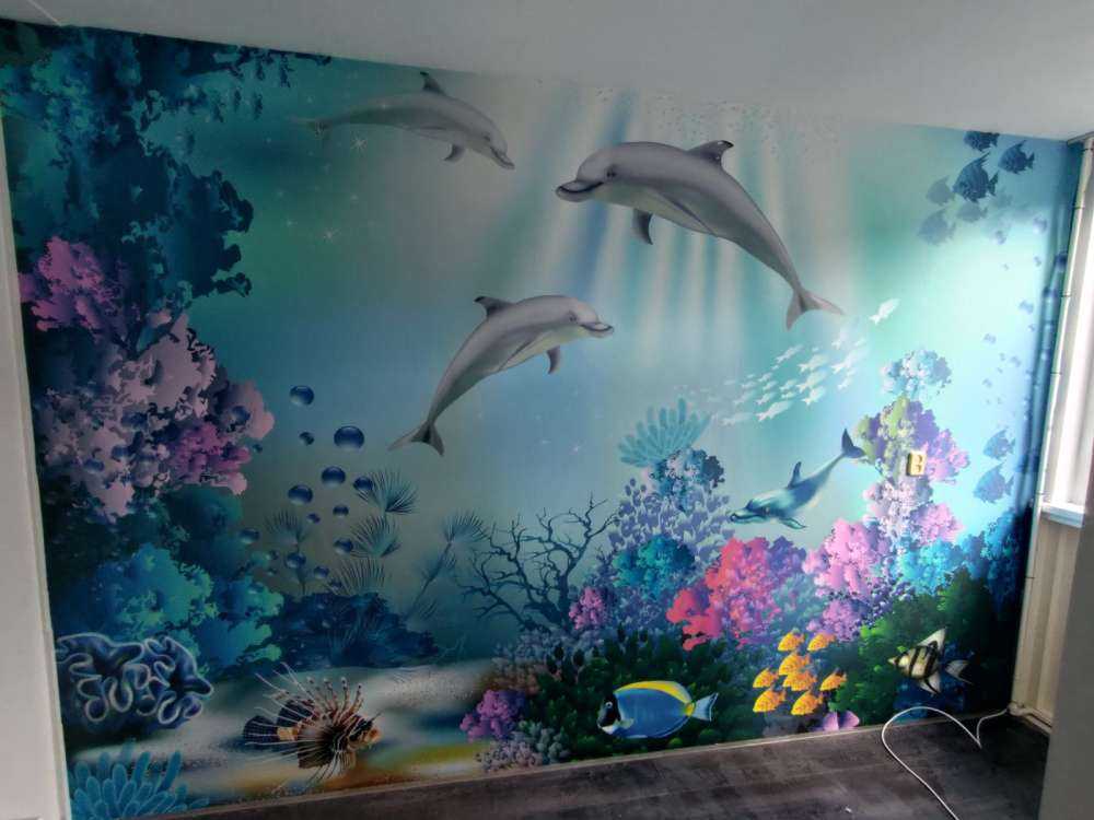 Le monde sous-marin avec les dauphins