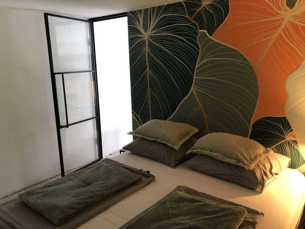 Feuilles couleur cuivre