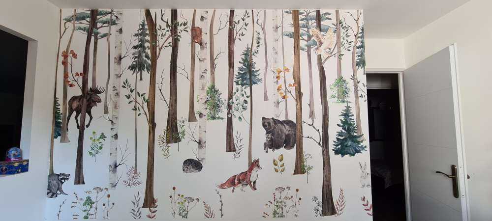Forêt dessinée avec des animaux d'automne