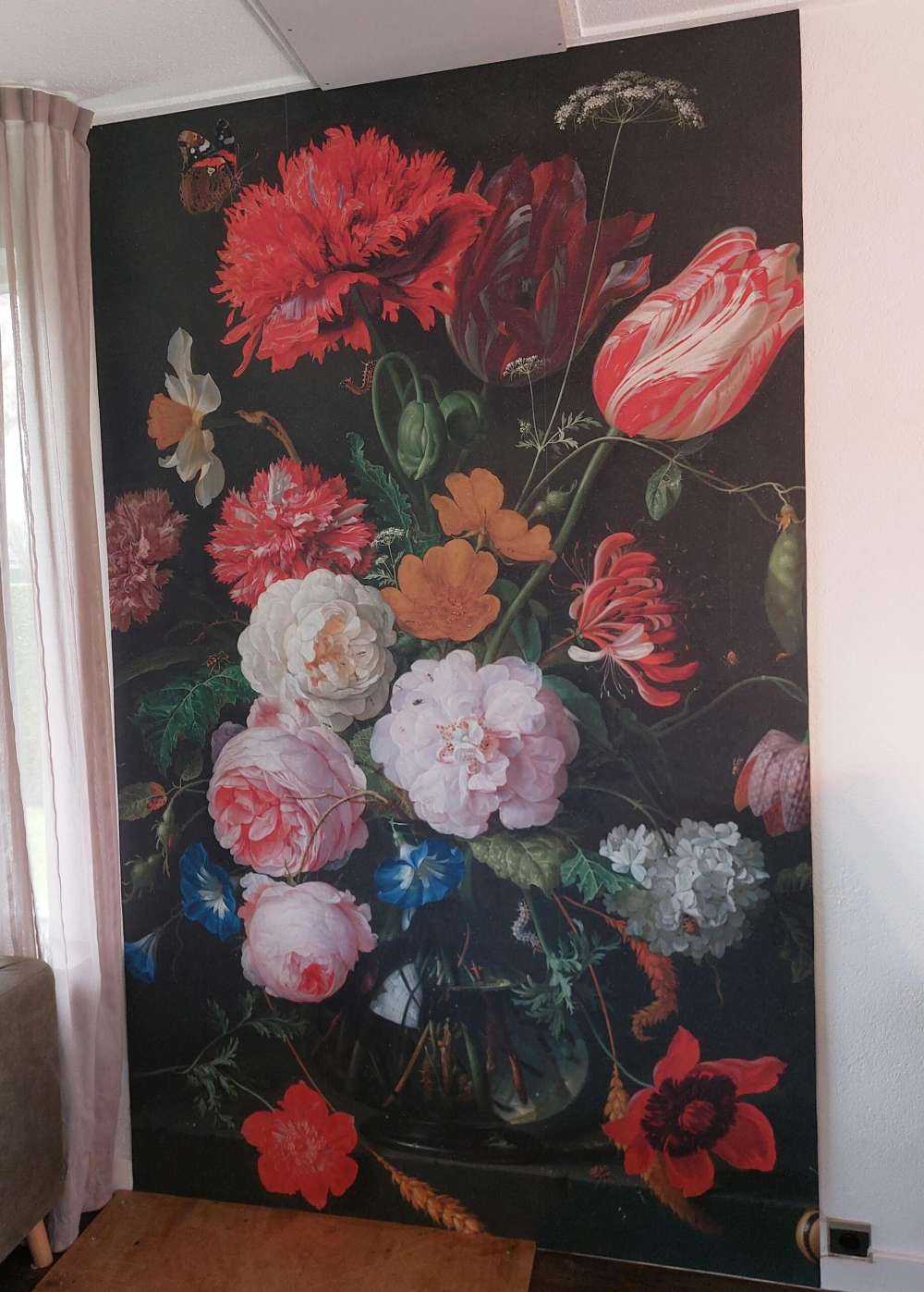 Nature morte aux fleurs dans un vase en verre