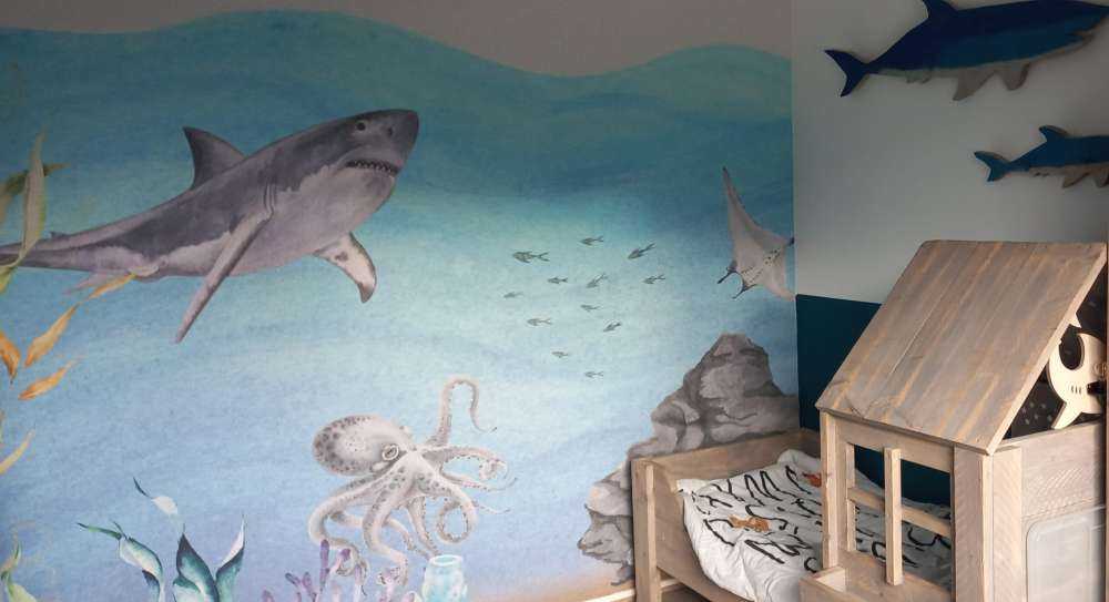 Le monde sous-marin avec les requins