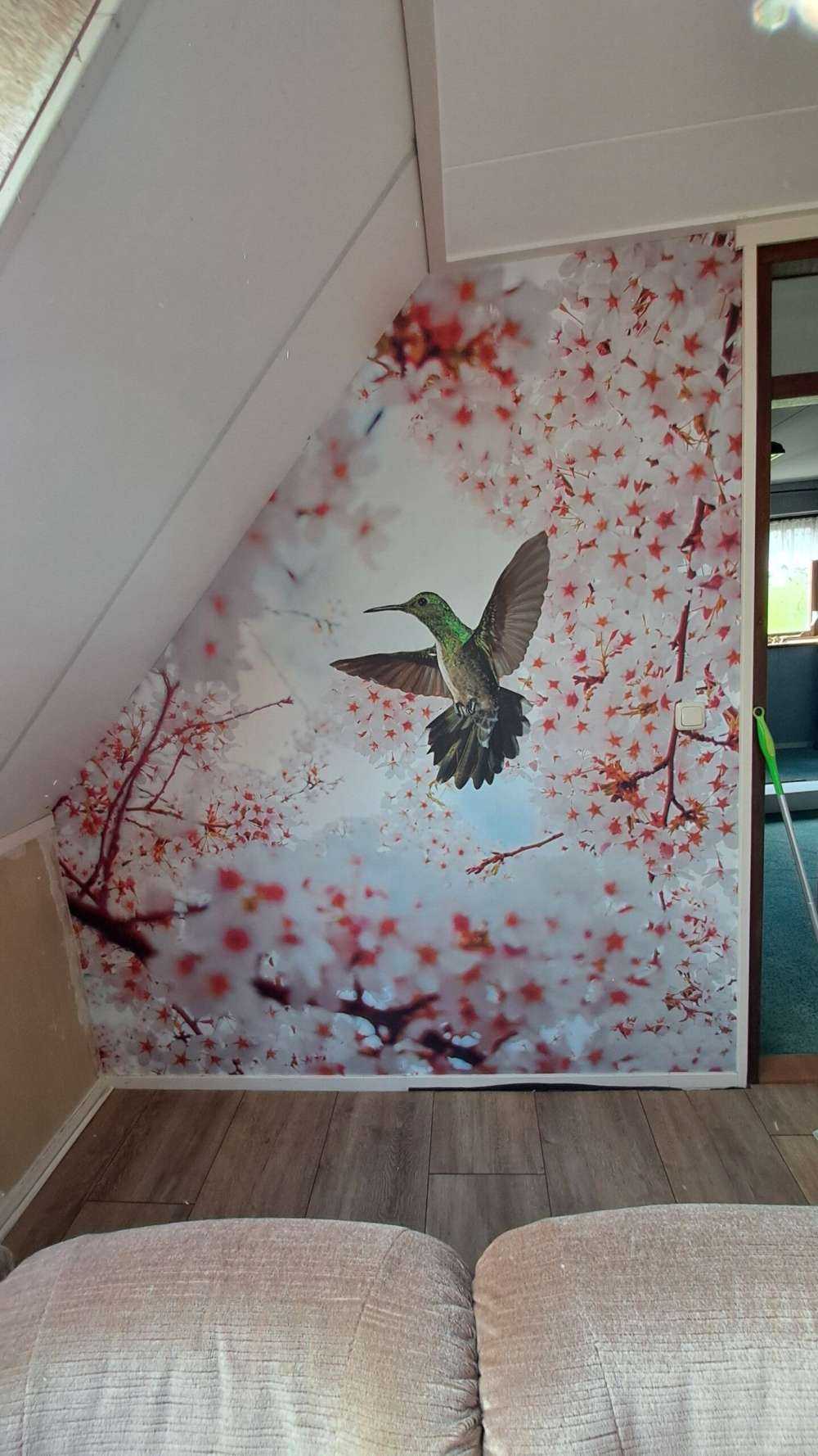 Colibri entre les fleurs