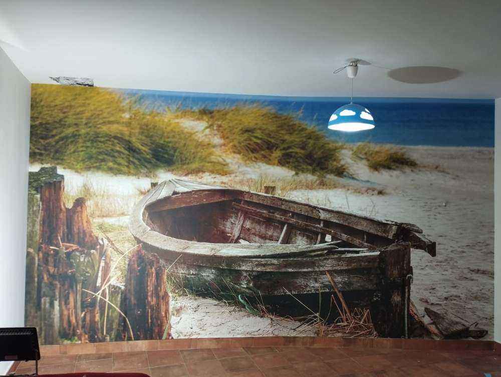 Ancien bateau de pêche, mouettes, plage et mer