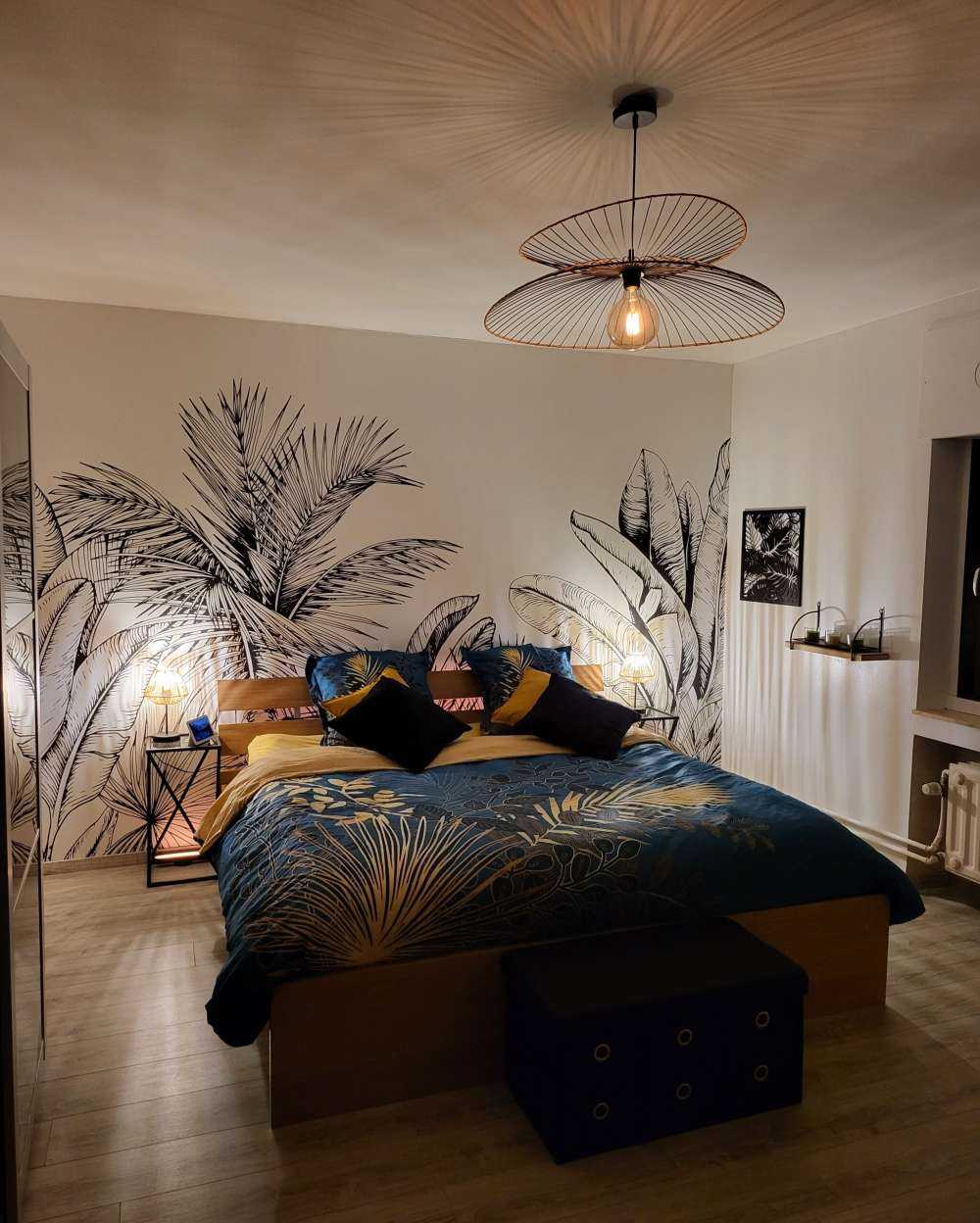 Palmiers et feuilles de bananier