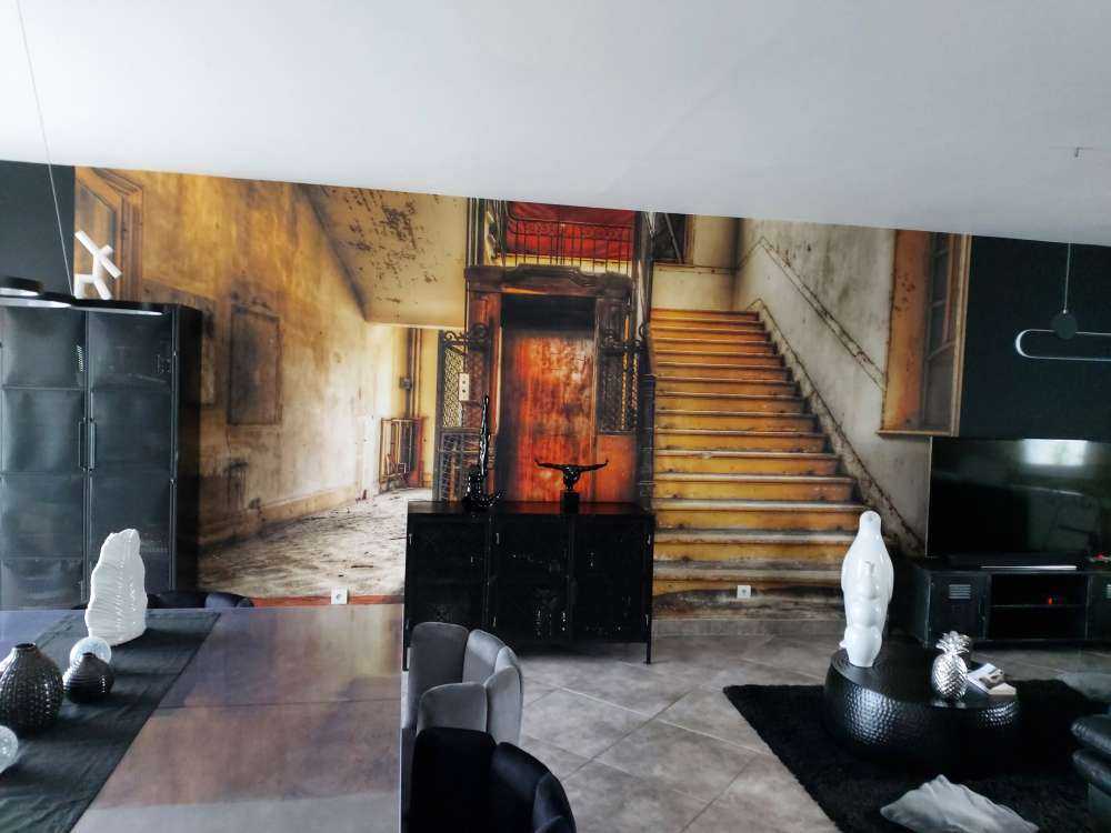 Hall d'hôtel abandonné