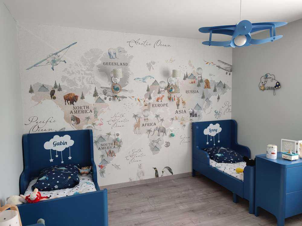 Carte du monde avec différents animaux