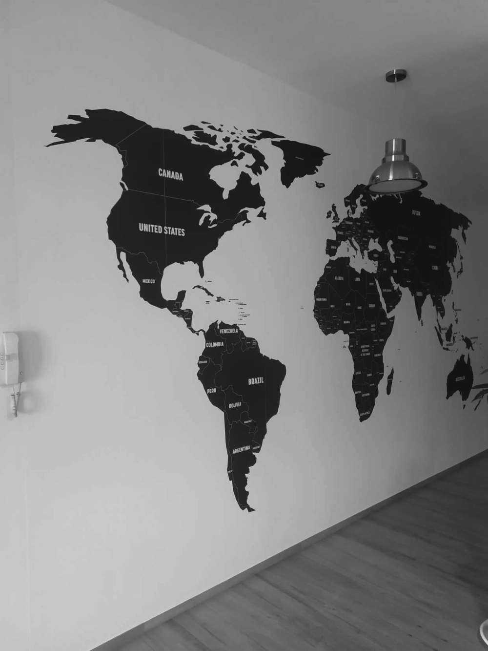 Carte du monde en noir