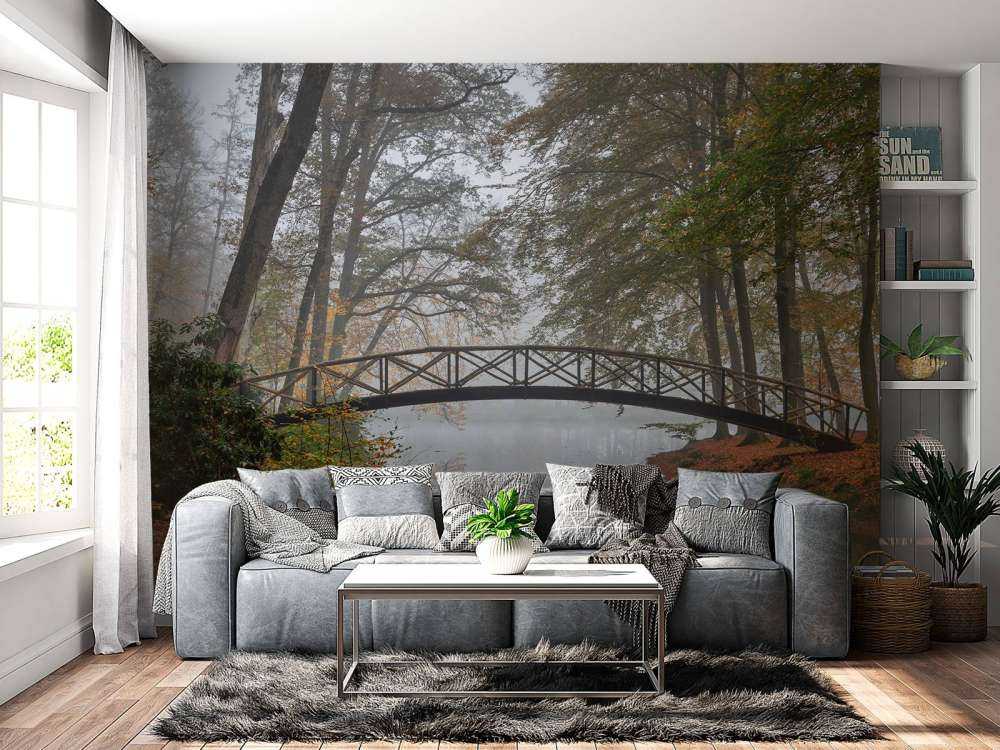 Petit pont entre les arbres