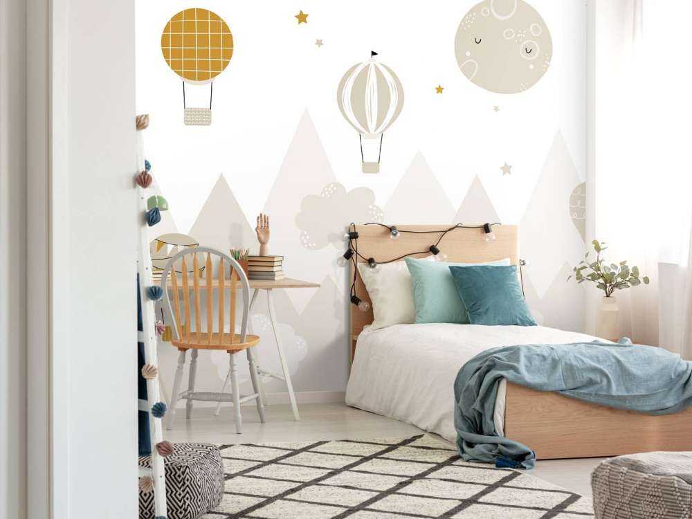 Montgolfières à travers les montagnes